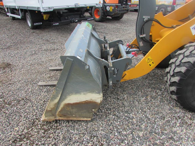 Liebherr L 506 Compact Radlader L506 41.500 EUR - Utovarivač na kotačima: slika Liebherr L 506 Compact Radlader L506 41.500 EUR - Utovarivač na kotačima Liebherr L 506 Compact Radlader L506 41.500 EUR - Utovarivač na kotačima: slika Liebherr L 506 Compact Radlader L506 41.500 EUR - Utovarivač na kotačima