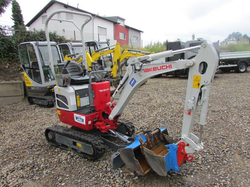 Takeuchi TB 210 R Minibagger 18.000 EUR - Mini bager: slika Takeuchi TB 210 R Minibagger 18.000 EUR - Mini bager Takeuchi TB 210 R Minibagger 18.000 EUR - Mini bager: slika Takeuchi TB 210 R Minibagger 18.000 EUR - Mini bager