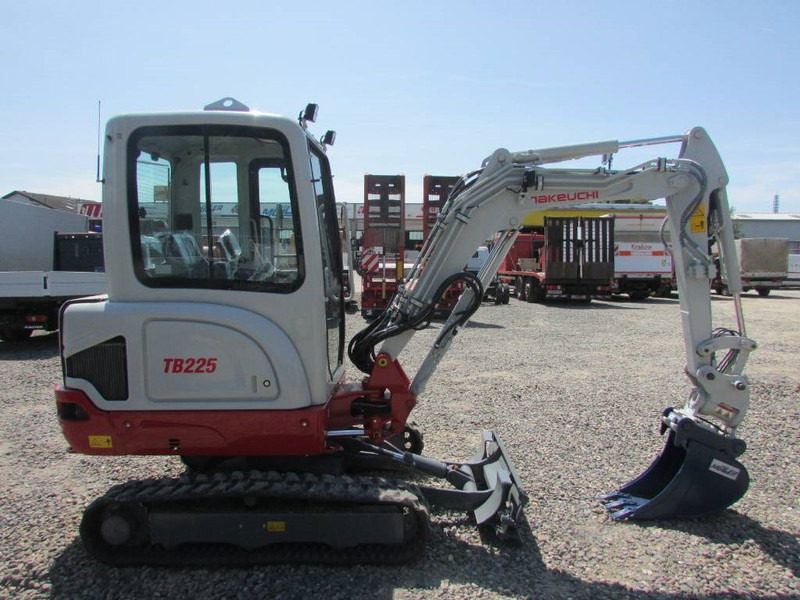 Takeuchi TB 225 Minibagger 42.500 EUR - Mini bager: slika Takeuchi TB 225 Minibagger 42.500 EUR - Mini bager Takeuchi TB 225 Minibagger 42.500 EUR - Mini bager: slika Takeuchi TB 225 Minibagger 42.500 EUR - Mini bager