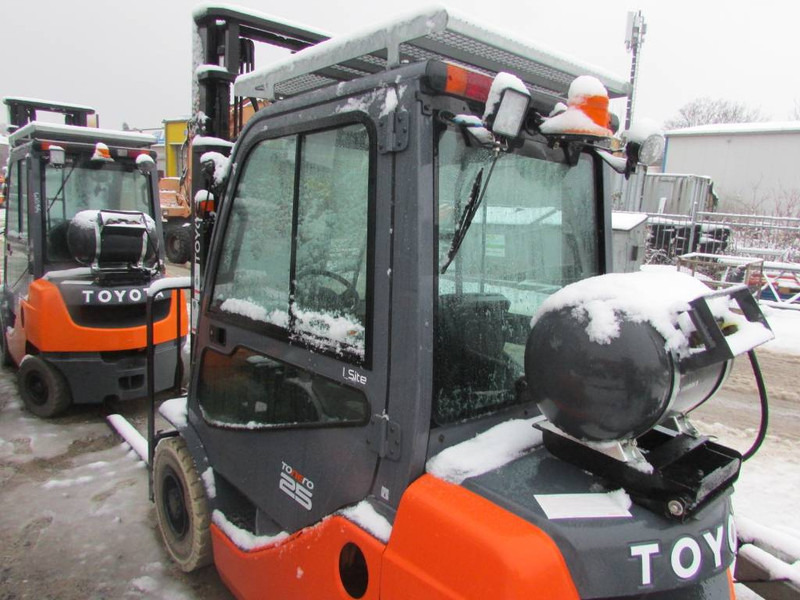 Toyota 02-8 FGF 25 Tonero 25 Gas Stapler - Plinski viličar: slika Toyota 02-8 FGF 25 Tonero 25 Gas Stapler - Plinski viličar Toyota 02-8 FGF 25 Tonero 25 Gas Stapler - Plinski viličar: slika Toyota 02-8 FGF 25 Tonero 25 Gas Stapler - Plinski viličar