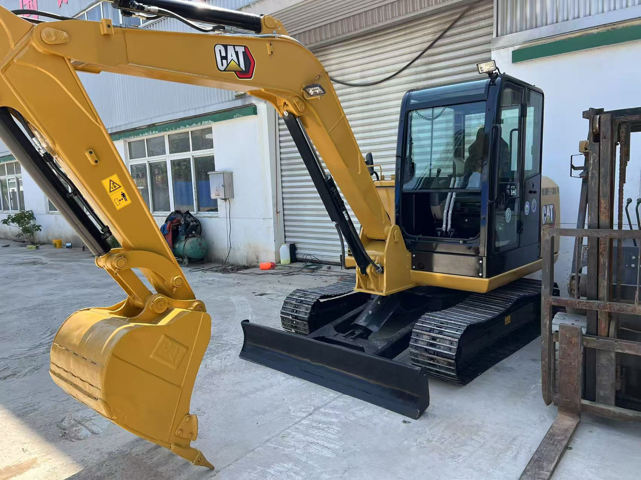 CATERPILLAR 305.5E2 - Mini bager: slika CATERPILLAR 305.5E2 - Mini bager CATERPILLAR 305.5E2 - Mini bager: slika CATERPILLAR 305.5E2 - Mini bager