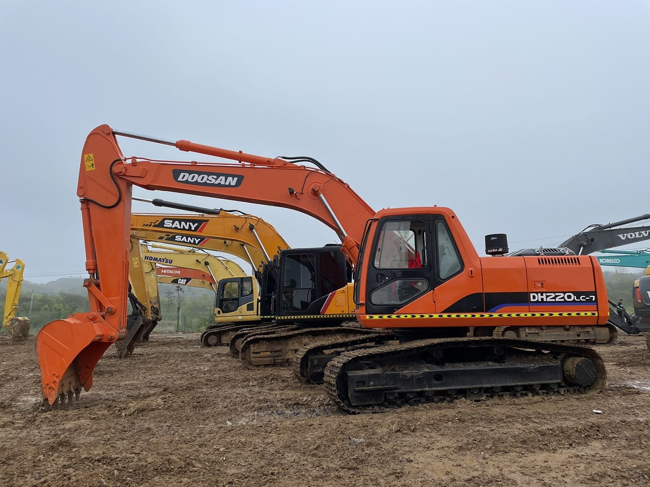 DOOSAN DH220 - Bager gusjeničar: slika DOOSAN DH220 - Bager gusjeničar DOOSAN DH220 - Bager gusjeničar: slika DOOSAN DH220 - Bager gusjeničar