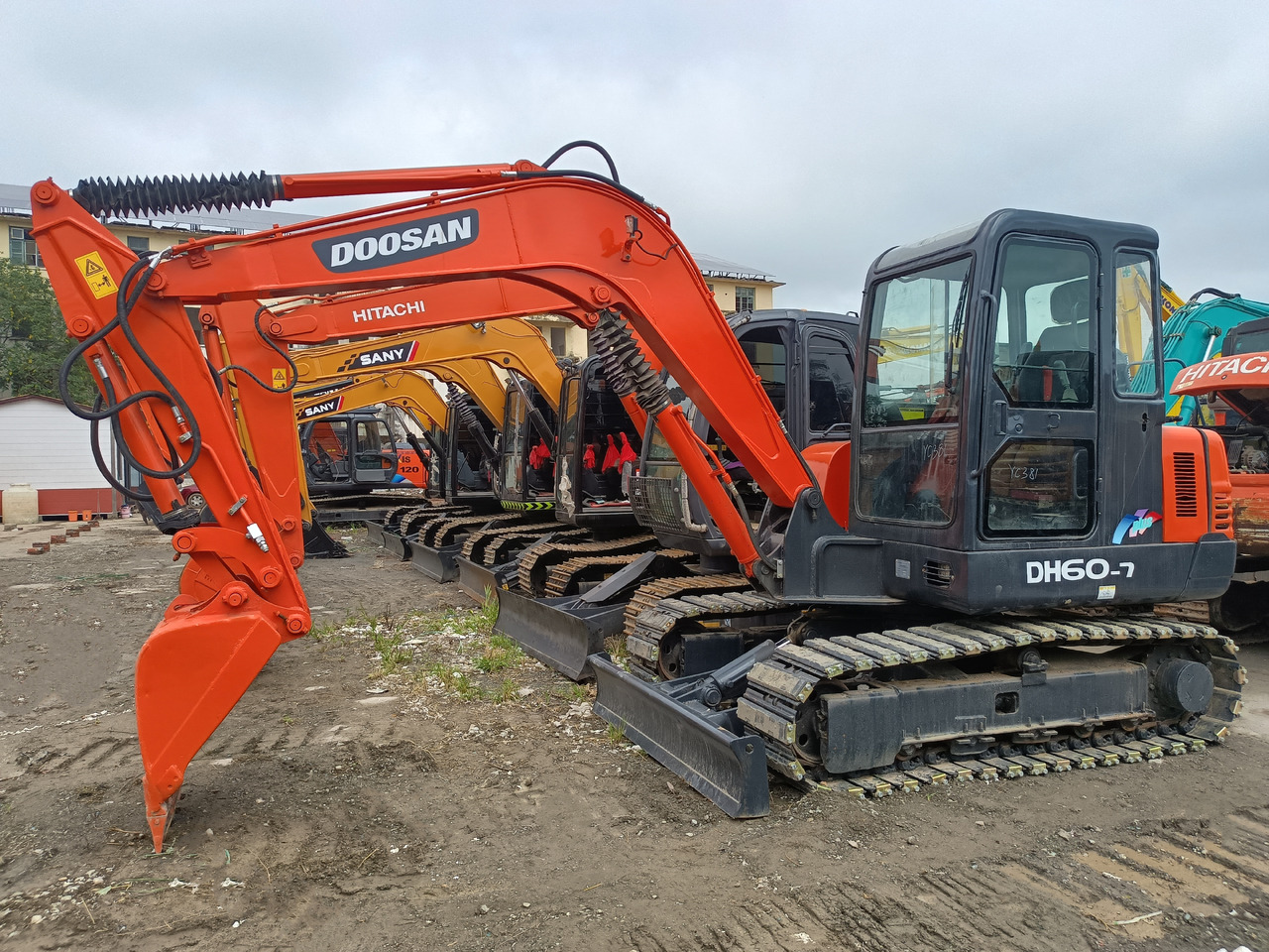 DOOSAN DH60-7 - Mini bager: slika DOOSAN DH60-7 - Mini bager DOOSAN DH60-7 - Mini bager: slika DOOSAN DH60-7 - Mini bager