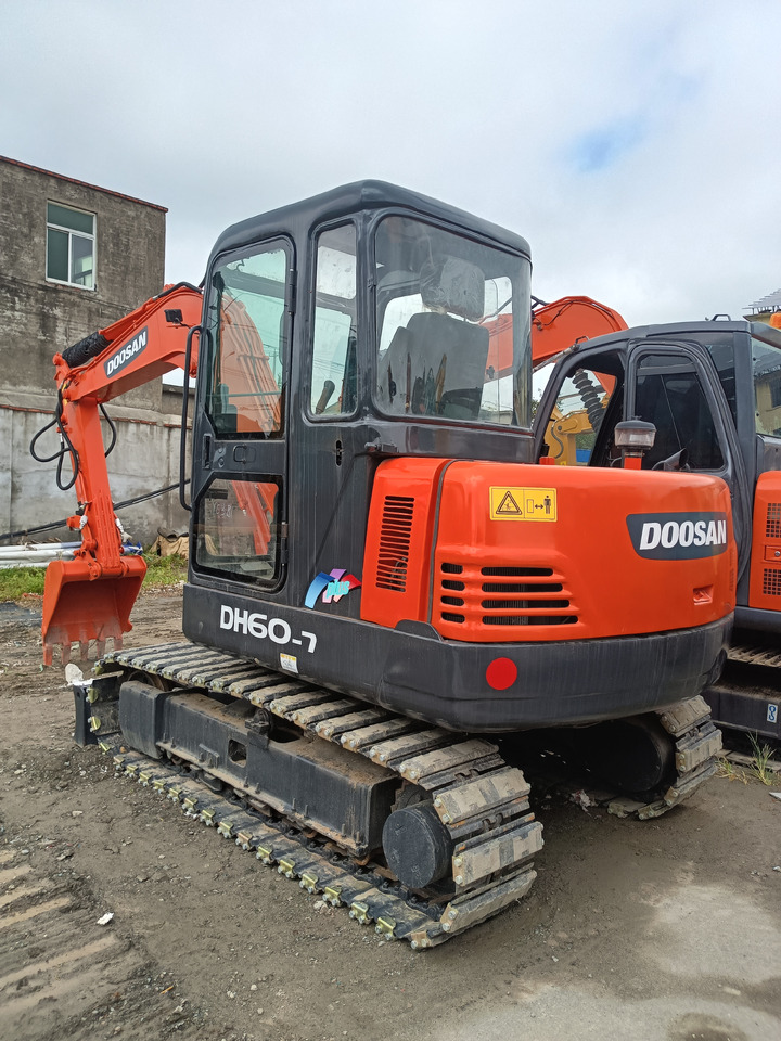 DOOSAN DH60-7 - Mini bager: slika DOOSAN DH60-7 - Mini bager DOOSAN DH60-7 - Mini bager: slika DOOSAN DH60-7 - Mini bager