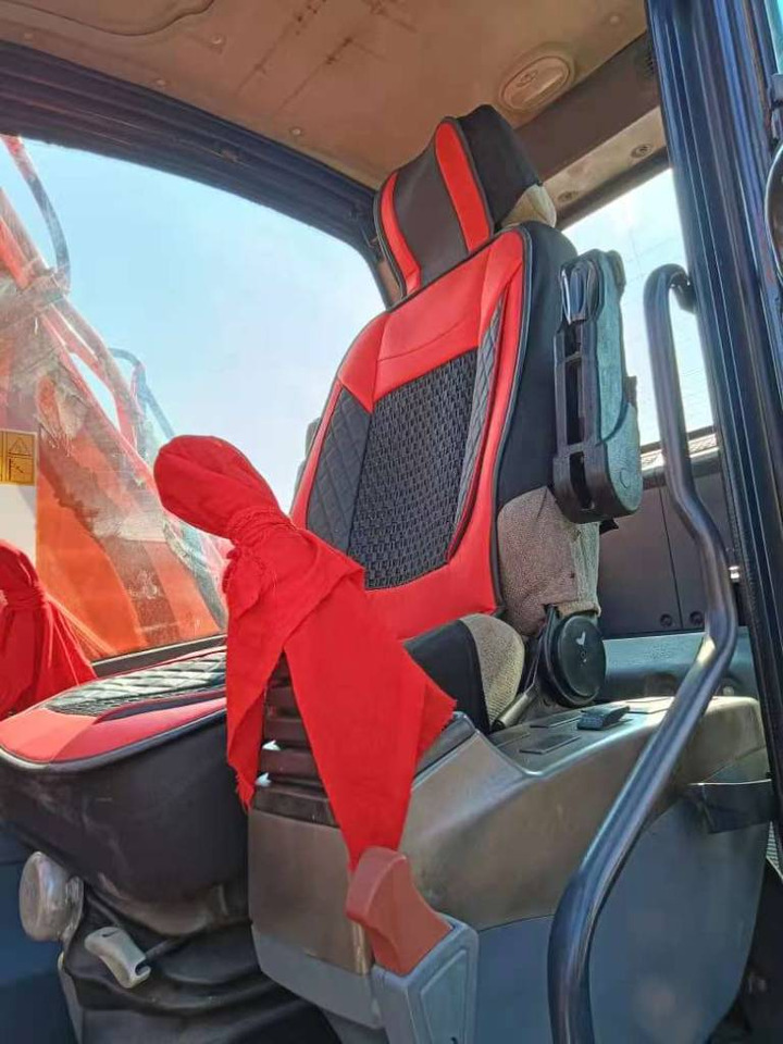 Bager gusjeničar Doosan DX150: slika Bager gusjeničar Doosan DX150