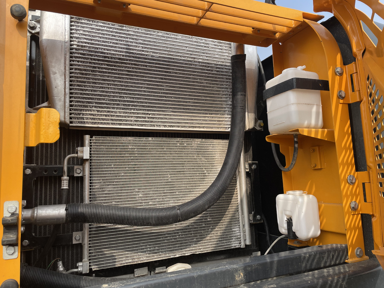 Hyundai R220LC-9S - Bager gusjeničar: slika Hyundai R220LC-9S - Bager gusjeničar Hyundai R220LC-9S - Bager gusjeničar: slika Hyundai R220LC-9S - Bager gusjeničar