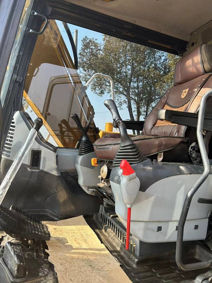 KOMATSU PC 130-8 - Bager gusjeničar: slika KOMATSU PC 130-8 - Bager gusjeničar KOMATSU PC 130-8 - Bager gusjeničar: slika KOMATSU PC 130-8 - Bager gusjeničar
