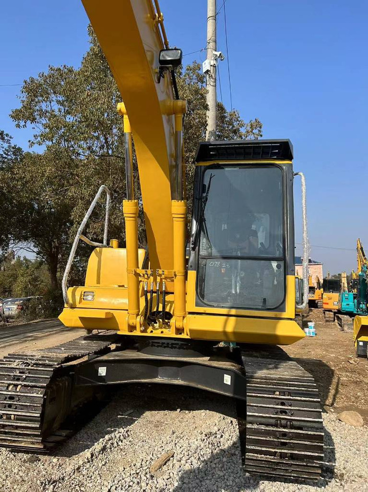 KOMATSU PC 130-8 - Bager gusjeničar: slika KOMATSU PC 130-8 - Bager gusjeničar KOMATSU PC 130-8 - Bager gusjeničar: slika KOMATSU PC 130-8 - Bager gusjeničar