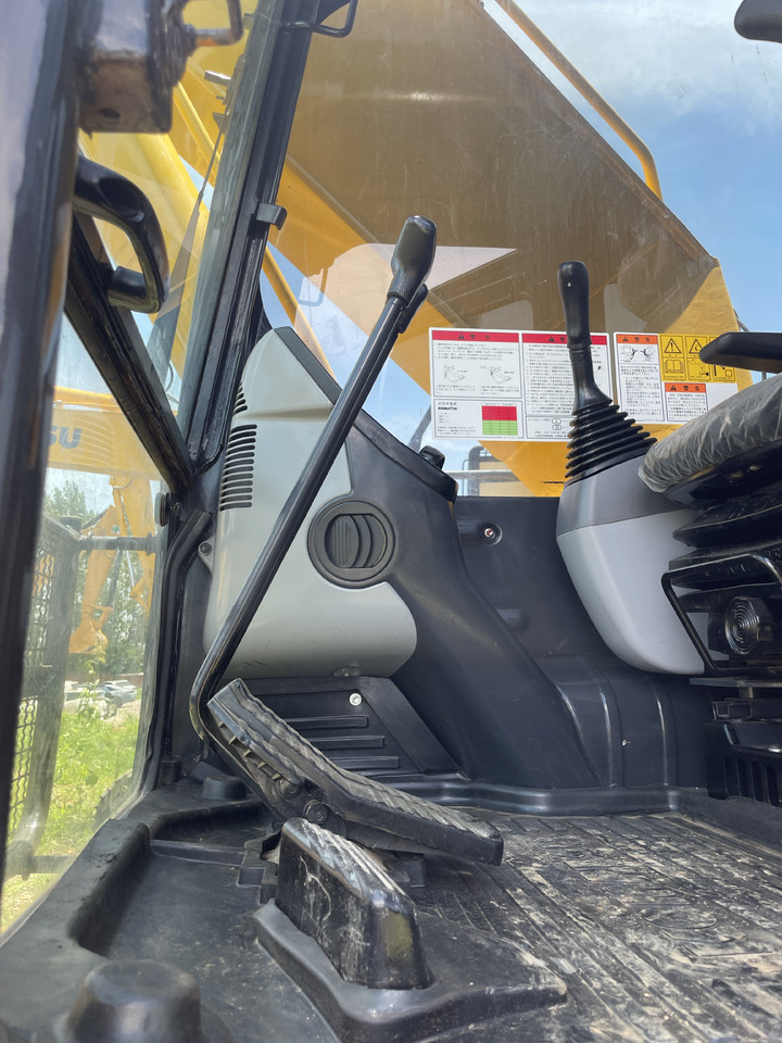 KOMATSU PC 220-8 - Bager gusjeničar: slika KOMATSU PC 220-8 - Bager gusjeničar KOMATSU PC 220-8 - Bager gusjeničar: slika KOMATSU PC 220-8 - Bager gusjeničar