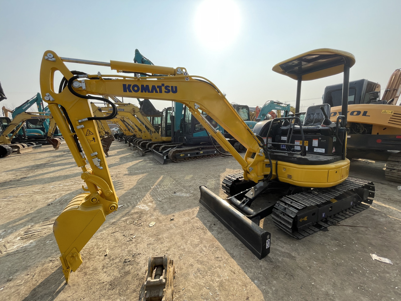 KOMATSU PC 35 MR-3 - Mini bager: slika KOMATSU PC 35 MR-3 - Mini bager KOMATSU PC 35 MR-3 - Mini bager: slika KOMATSU PC 35 MR-3 - Mini bager