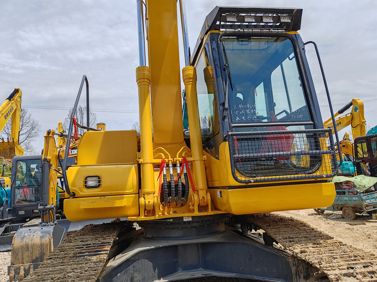 Bager gusjeničar KOMATSU PC160: slika Bager gusjeničar KOMATSU PC160