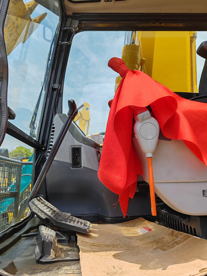 Bager gusjeničar KOMATSU PC160: slika Bager gusjeničar KOMATSU PC160