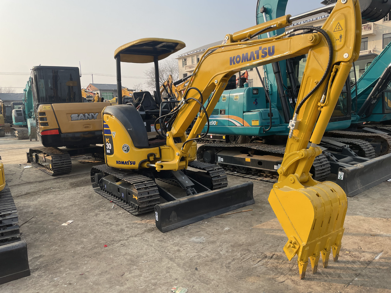 KOMATSU PC30MR-3 - Mini bager: slika KOMATSU PC30MR-3 - Mini bager KOMATSU PC30MR-3 - Mini bager: slika KOMATSU PC30MR-3 - Mini bager