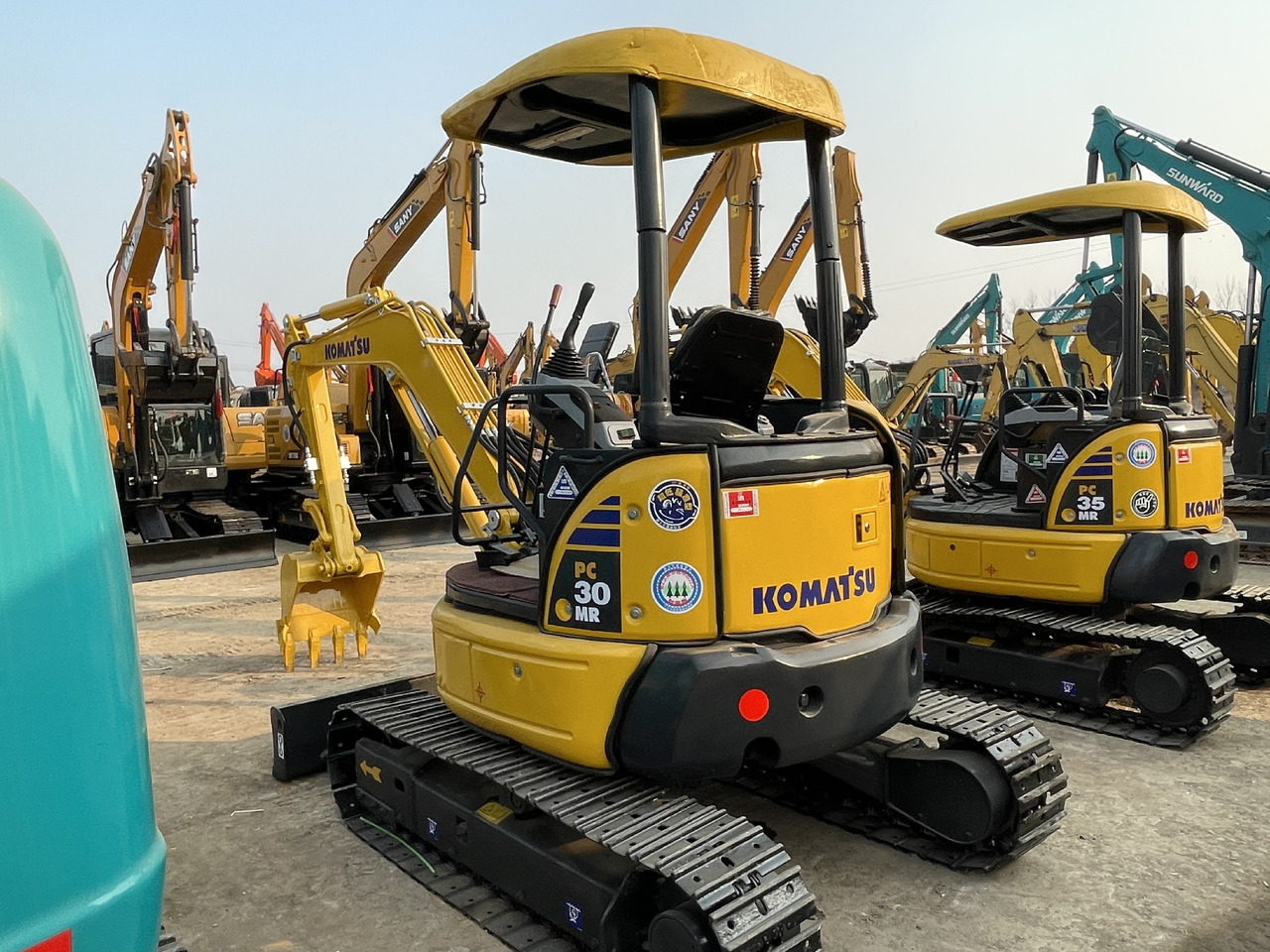 KOMATSU PC30MR-3 - Mini bager: slika KOMATSU PC30MR-3 - Mini bager KOMATSU PC30MR-3 - Mini bager: slika KOMATSU PC30MR-3 - Mini bager