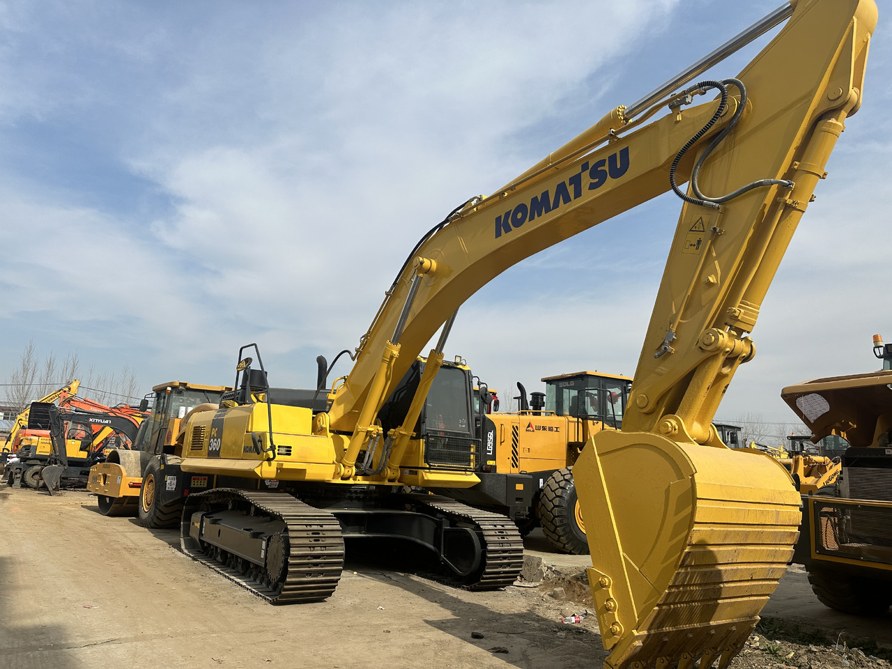 KOMATSU PC360 - Bager gusjeničar: slika KOMATSU PC360 - Bager gusjeničar KOMATSU PC360 - Bager gusjeničar: slika KOMATSU PC360 - Bager gusjeničar