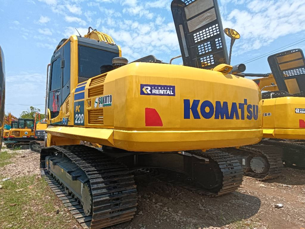 Komatsu PC 220-8 - Bager gusjeničar: slika Komatsu PC 220-8 - Bager gusjeničar Komatsu PC 220-8 - Bager gusjeničar: slika Komatsu PC 220-8 - Bager gusjeničar