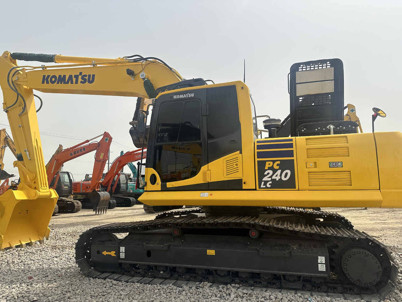 Komatsu PC 240 LC-8 - Bager gusjeničar: slika Komatsu PC 240 LC-8 - Bager gusjeničar Komatsu PC 240 LC-8 - Bager gusjeničar: slika Komatsu PC 240 LC-8 - Bager gusjeničar