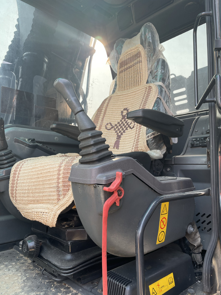 VOLVO EC140 - Bager gusjeničar: slika VOLVO EC140 - Bager gusjeničar VOLVO EC140 - Bager gusjeničar: slika VOLVO EC140 - Bager gusjeničar