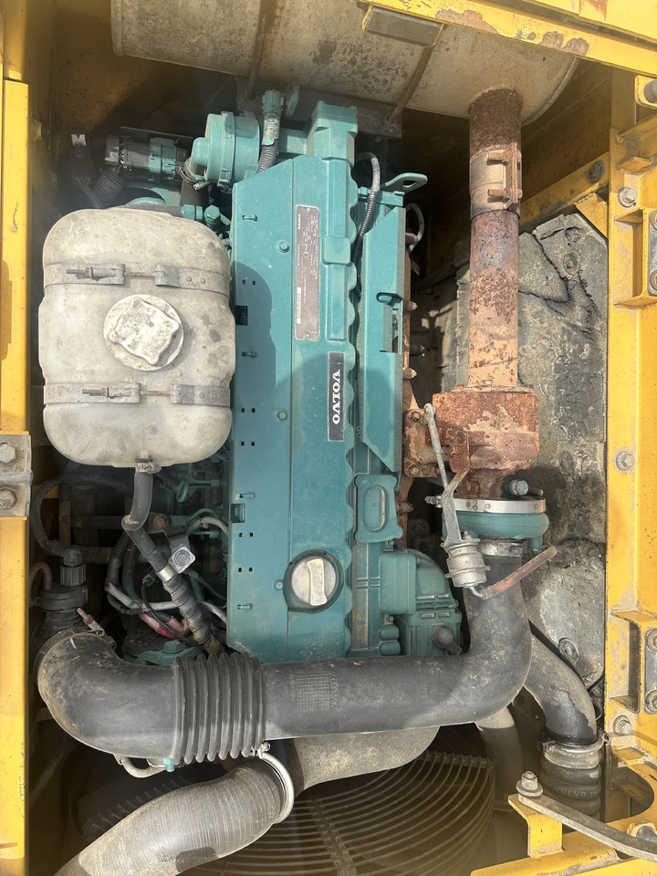 VOLVO EC220D - Bager gusjeničar: slika VOLVO EC220D - Bager gusjeničar VOLVO EC220D - Bager gusjeničar: slika VOLVO EC220D - Bager gusjeničar