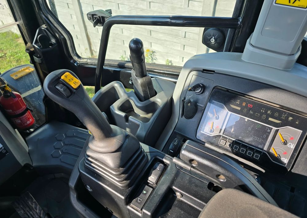 Caterpillar - Rovokopač-utovarivač: slika Caterpillar - Rovokopač-utovarivač Caterpillar - Rovokopač-utovarivač: slika Caterpillar - Rovokopač-utovarivač