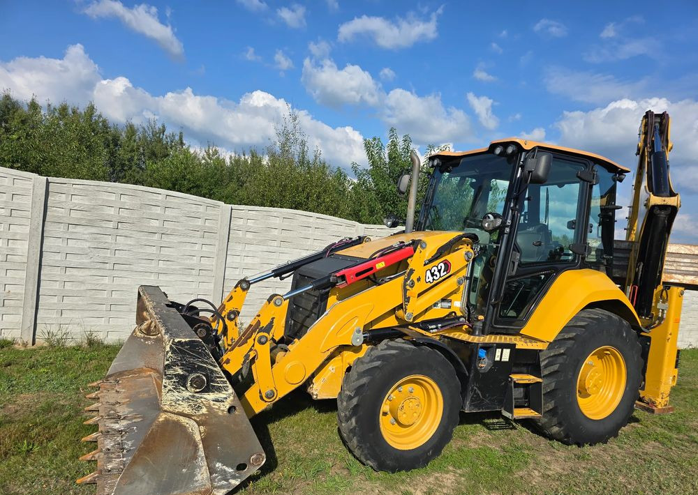 Caterpillar - Rovokopač-utovarivač: slika Caterpillar - Rovokopač-utovarivač Caterpillar - Rovokopač-utovarivač: slika Caterpillar - Rovokopač-utovarivač