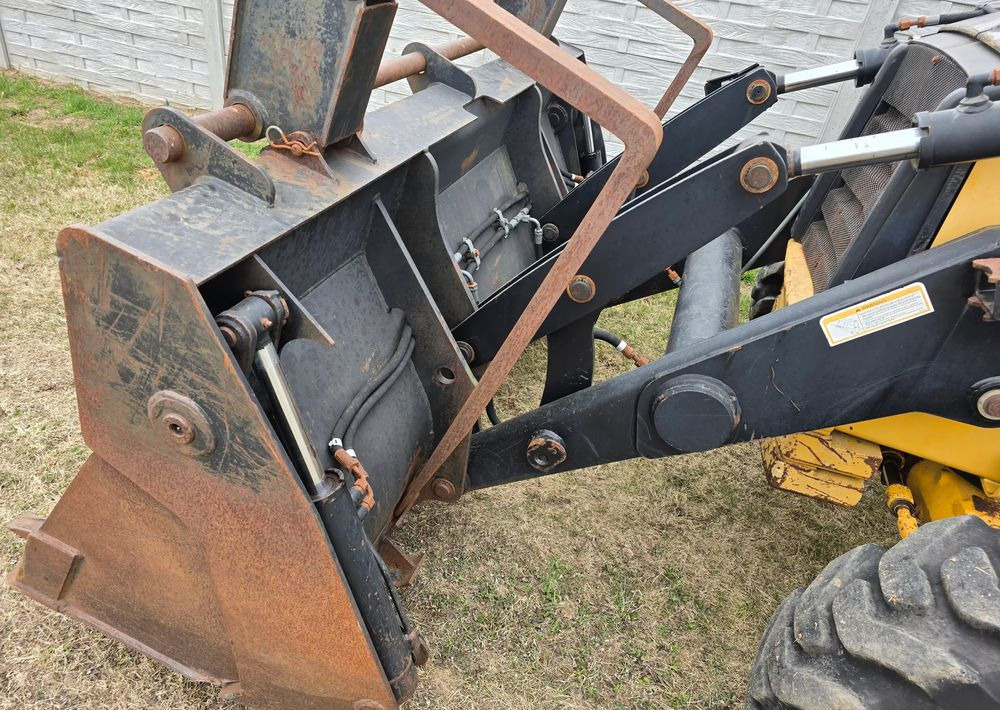 Caterpillar - Rovokopač-utovarivač: slika Caterpillar - Rovokopač-utovarivač Caterpillar - Rovokopač-utovarivač: slika Caterpillar - Rovokopač-utovarivač