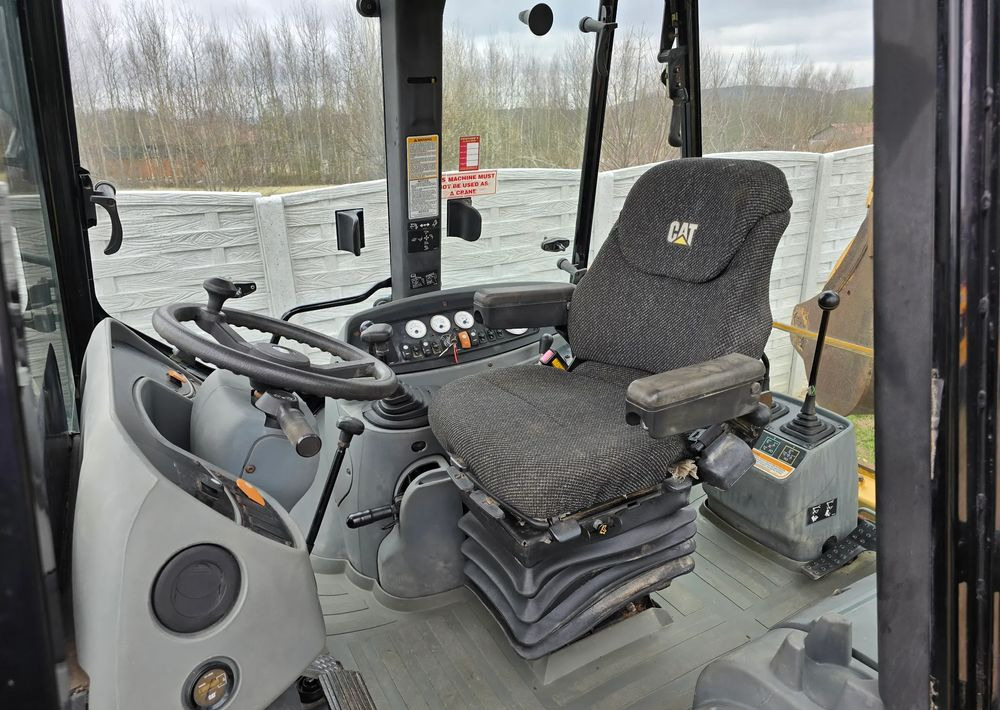 Caterpillar - Rovokopač-utovarivač: slika Caterpillar - Rovokopač-utovarivač Caterpillar - Rovokopač-utovarivač: slika Caterpillar - Rovokopač-utovarivač