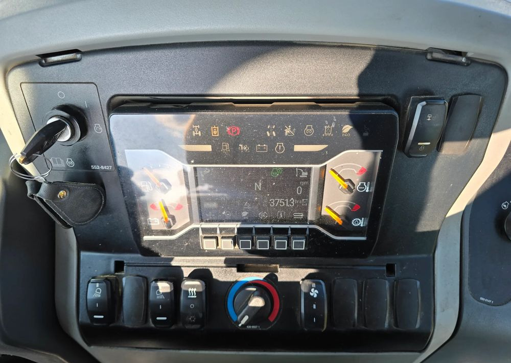 Caterpillar - Rovokopač-utovarivač: slika Caterpillar - Rovokopač-utovarivač Caterpillar - Rovokopač-utovarivač: slika Caterpillar - Rovokopač-utovarivač