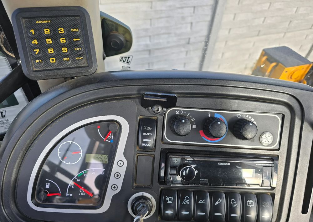 JCB - Rovokopač-utovarivač: slika JCB - Rovokopač-utovarivač JCB - Rovokopač-utovarivač: slika JCB - Rovokopač-utovarivač