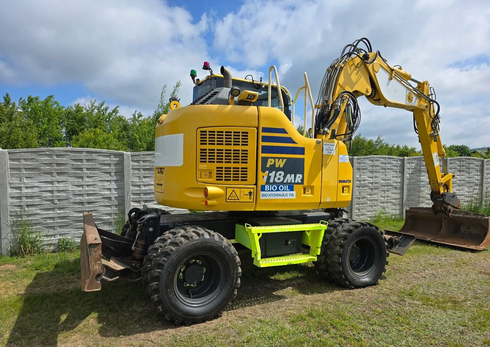 Komatsu - Bager na kotačima: slika Komatsu - Bager na kotačima Komatsu - Bager na kotačima: slika Komatsu - Bager na kotačima