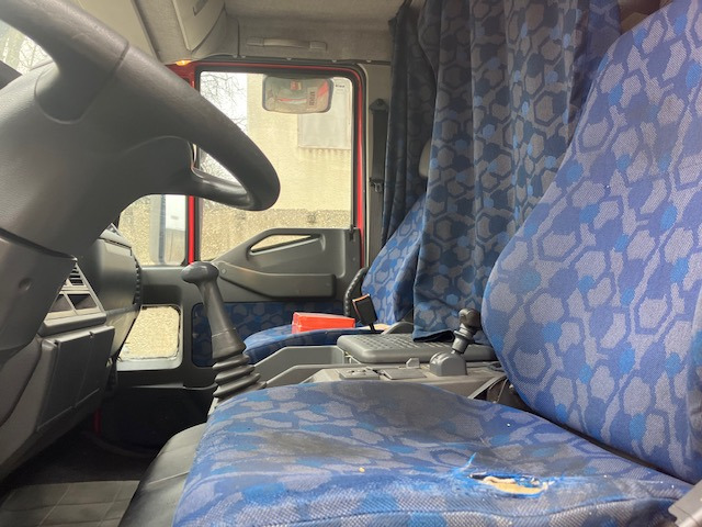 Kamion sandučar Iveco EuroCargo 180 E24: slika Kamion sandučar Iveco EuroCargo 180 E24