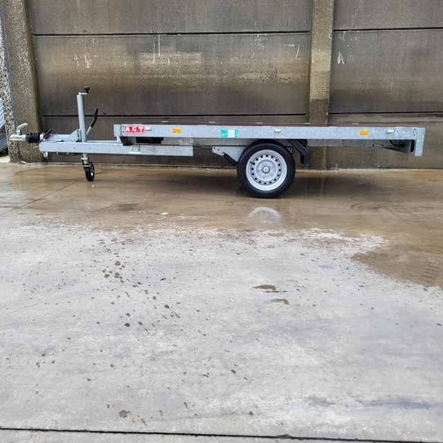 EDUARD 256/150cm - Prikolica: slika EDUARD 256/150cm - Prikolica EDUARD 256/150cm - Prikolica: slika EDUARD 256/150cm - Prikolica