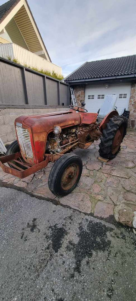 1958 Massey Ferguson MF 35 traktor (rep.-objekt) - Traktor: slika 1958 Massey Ferguson MF 35 traktor (rep.-objekt) - Traktor 1958 Massey Ferguson MF 35 traktor (rep.-objekt) - Traktor: slika 1958 Massey Ferguson MF 35 traktor (rep.-objekt) - Traktor
