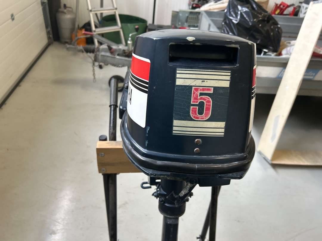 1985 Båtmotor 5 hk fra Yamaha - Alat/ Oprema: slika 1985 Båtmotor 5 hk fra Yamaha - Alat/ Oprema 1985 Båtmotor 5 hk fra Yamaha - Alat/ Oprema: slika 1985 Båtmotor 5 hk fra Yamaha - Alat/ Oprema