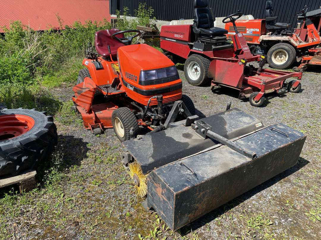 2000 Kubota G1700//Sitteklipper med feier og oppsamler - Vrtna kosilica: slika 2000 Kubota G1700//Sitteklipper med feier og oppsamler - Vrtna kosilica 2000 Kubota G1700//Sitteklipper med feier og oppsamler - Vrtna kosilica: slika 2000 Kubota G1700//Sitteklipper med feier og oppsamler - Vrtna kosilica