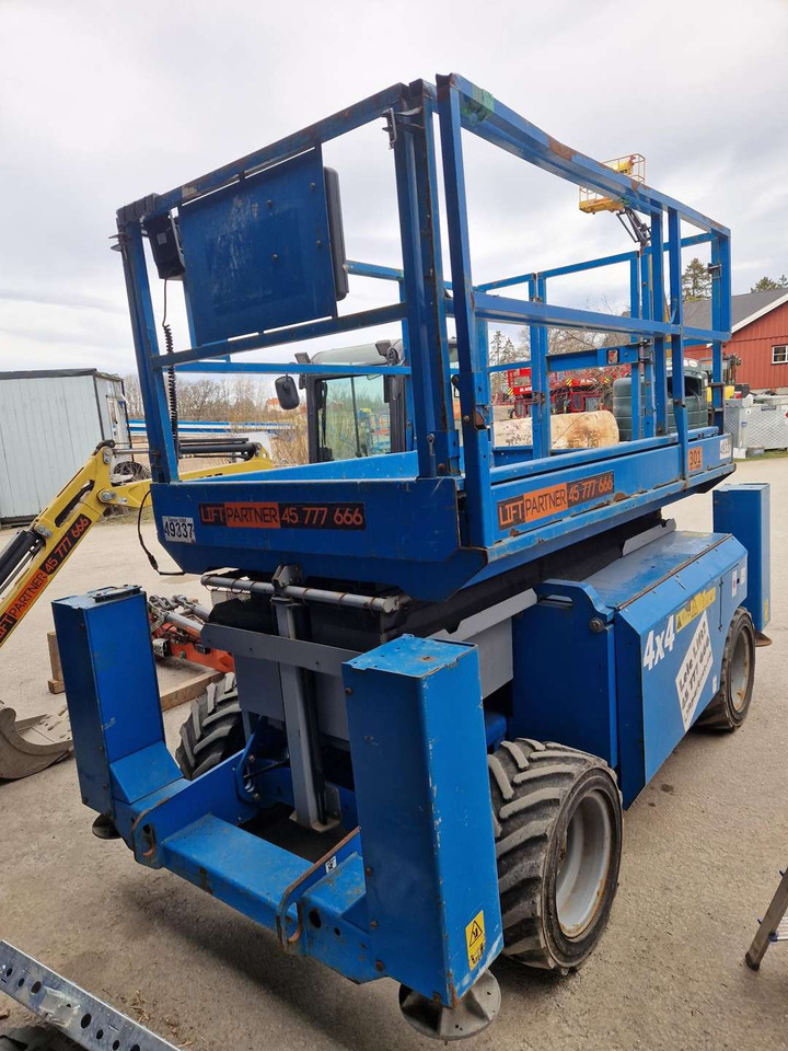 2007 Sakselift Genie 3268 - Podizna platforma: slika 2007 Sakselift Genie 3268 - Podizna platforma 2007 Sakselift Genie 3268 - Podizna platforma: slika 2007 Sakselift Genie 3268 - Podizna platforma