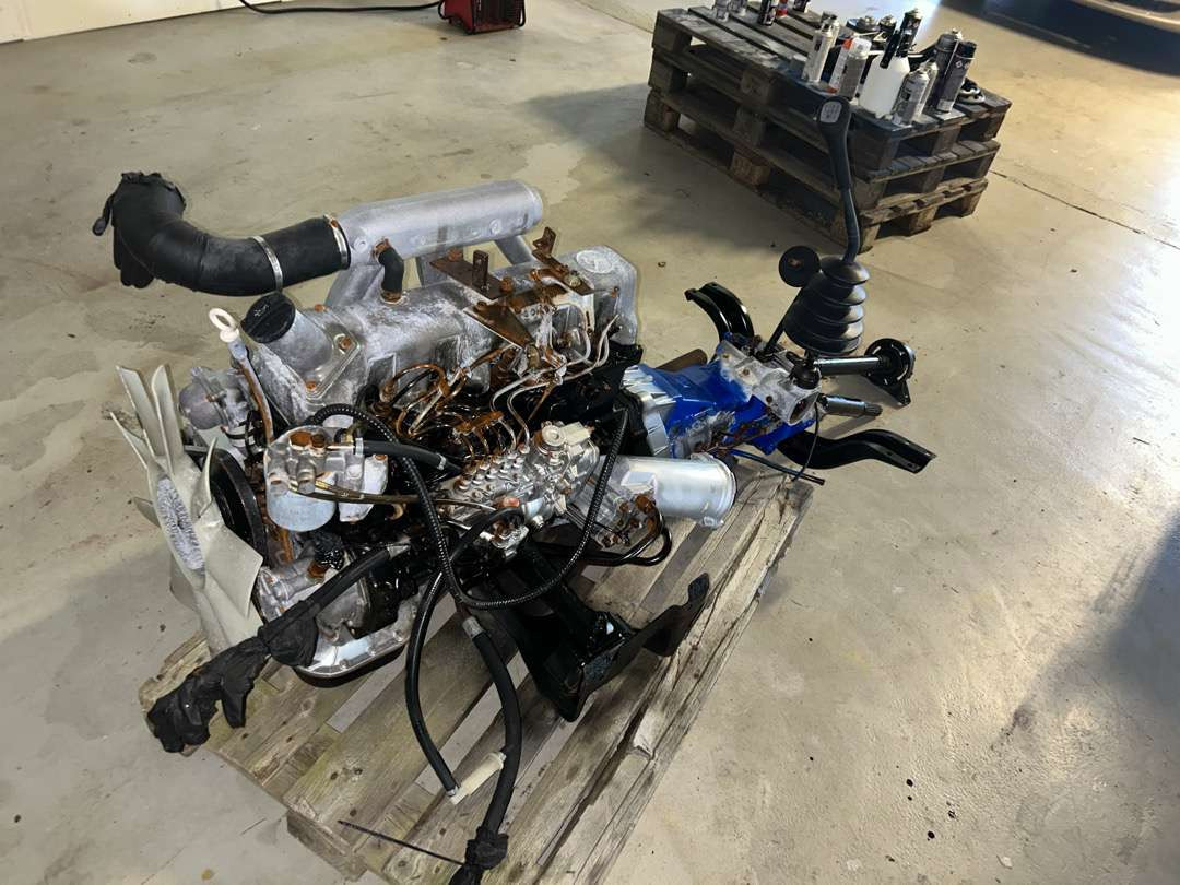 Mercedes motor 5 sylinder med girkasse med kraftuttak - Alat/ Oprema: slika Mercedes motor 5 sylinder med girkasse med kraftuttak - Alat/ Oprema Mercedes motor 5 sylinder med girkasse med kraftuttak - Alat/ Oprema: slika Mercedes motor 5 sylinder med girkasse med kraftuttak - Alat/ Oprema