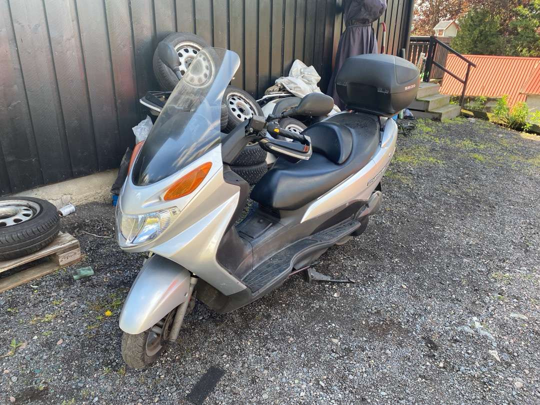 Suzuki Burgman UH 125//Lett MC - Prikolica za motocikl: slika Suzuki Burgman UH 125//Lett MC - Prikolica za motocikl Suzuki Burgman UH 125//Lett MC - Prikolica za motocikl: slika Suzuki Burgman UH 125//Lett MC - Prikolica za motocikl