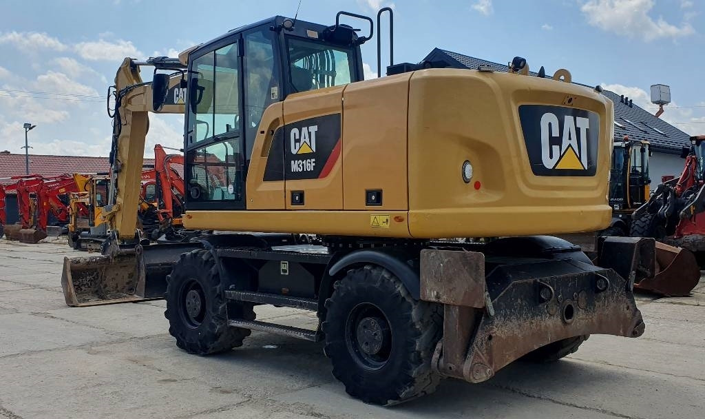 CAT M316F - Bager na kotačima: slika CAT M316F - Bager na kotačima CAT M316F - Bager na kotačima: slika CAT M316F - Bager na kotačima