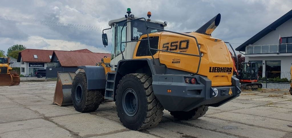 Liebherr L 550 - Utovarivač na kotačima: slika Liebherr L 550 - Utovarivač na kotačima Liebherr L 550 - Utovarivač na kotačima: slika Liebherr L 550 - Utovarivač na kotačima