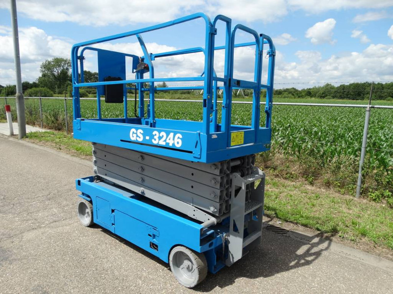 Genie GS 3246 - Škarasta podizna platforma: slika Genie GS 3246 - Škarasta podizna platforma Genie GS 3246 - Škarasta podizna platforma: slika Genie GS 3246 - Škarasta podizna platforma