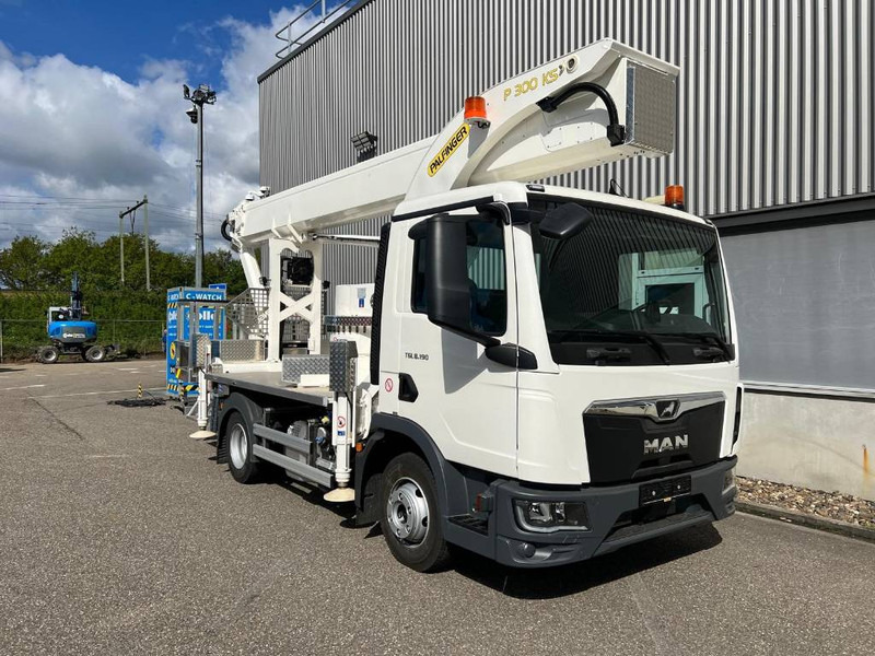 Palfinger P 300 KS - Podizna platforma montirana na kamion: slika Palfinger P 300 KS - Podizna platforma montirana na kamion Palfinger P 300 KS - Podizna platforma montirana na kamion: slika Palfinger P 300 KS - Podizna platforma montirana na kamion