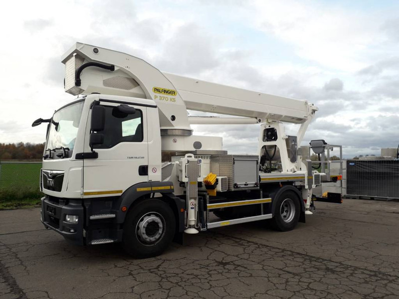 Palfinger P 370 KS - Podizna platforma montirana na kamion: slika Palfinger P 370 KS - Podizna platforma montirana na kamion Palfinger P 370 KS - Podizna platforma montirana na kamion: slika Palfinger P 370 KS - Podizna platforma montirana na kamion