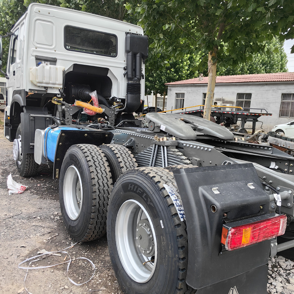 Howo tractor - Tegljač: slika Howo tractor - Tegljač Howo tractor - Tegljač: slika Howo tractor - Tegljač