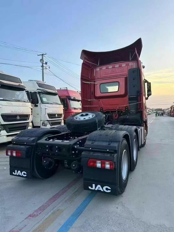 Tegljač JAC K7: slika Tegljač JAC K7