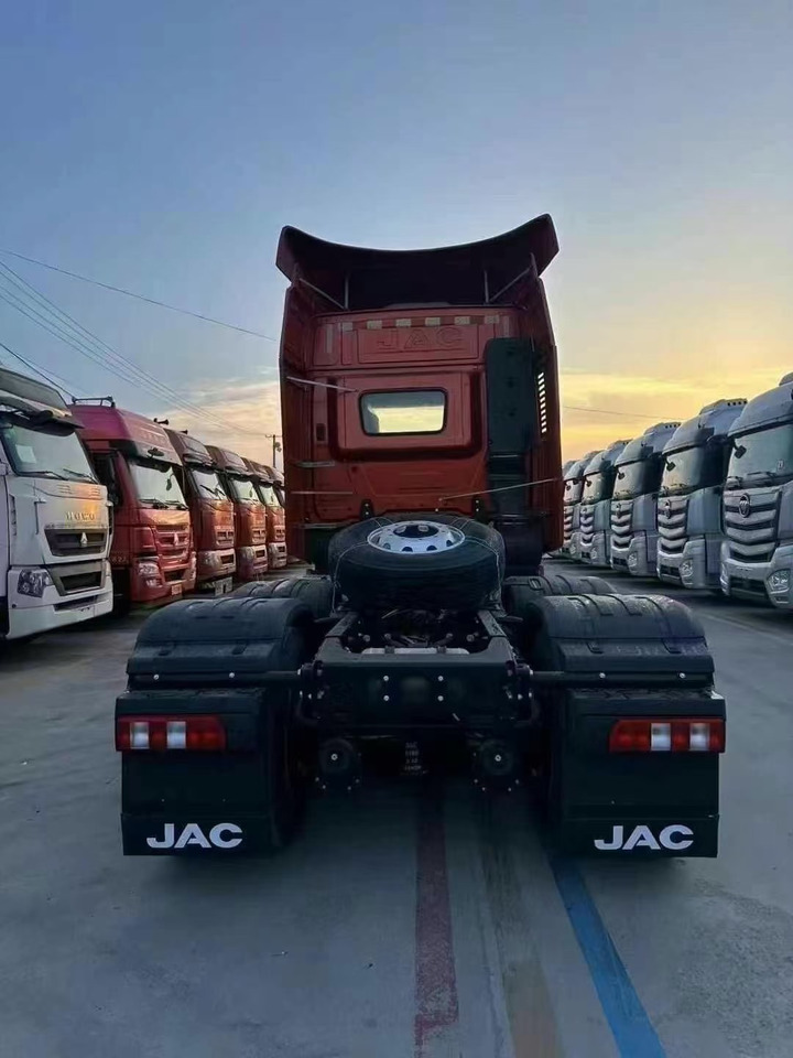 Tegljač JAC K7: slika Tegljač JAC K7