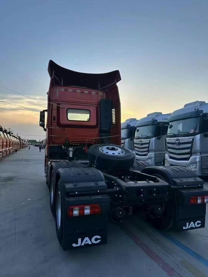 Tegljač JAC K7: slika Tegljač JAC K7
