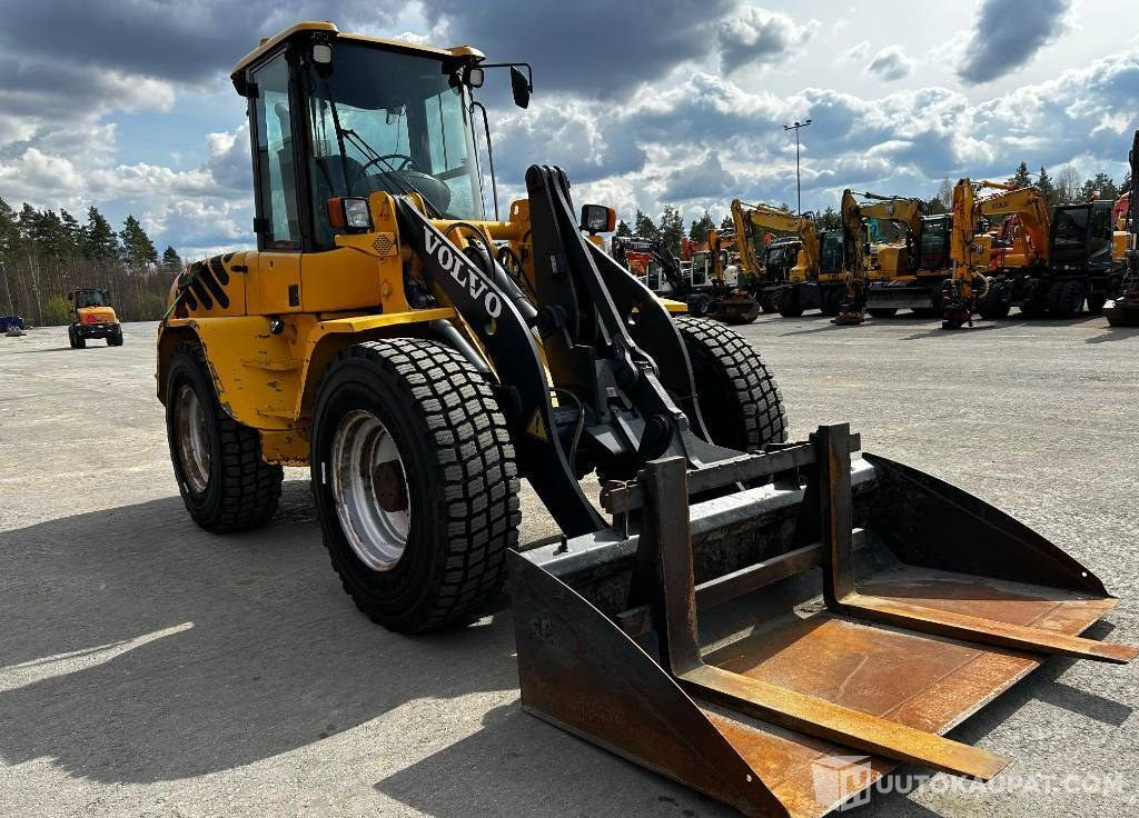 Volvo L 40 B TP / Kauha, Trukkipiikit, hyvät renkaat!, 2000, 10 707 h, Ilmajoki - Građevinski strojevi: slika Volvo L 40 B TP / Kauha, Trukkipiikit, hyvät renkaat!, 2000, 10 707 h, Ilmajoki - Građevinski strojevi Volvo L 40 B TP / Kauha, Trukkipiikit, hyvät renkaat!, 2000, 10 707 h, Ilmajoki - Građevinski strojevi: slika Volvo L 40 B TP / Kauha, Trukkipiikit, hyvät renkaat!, 2000, 10 707 h, Ilmajoki - Građevinski strojevi