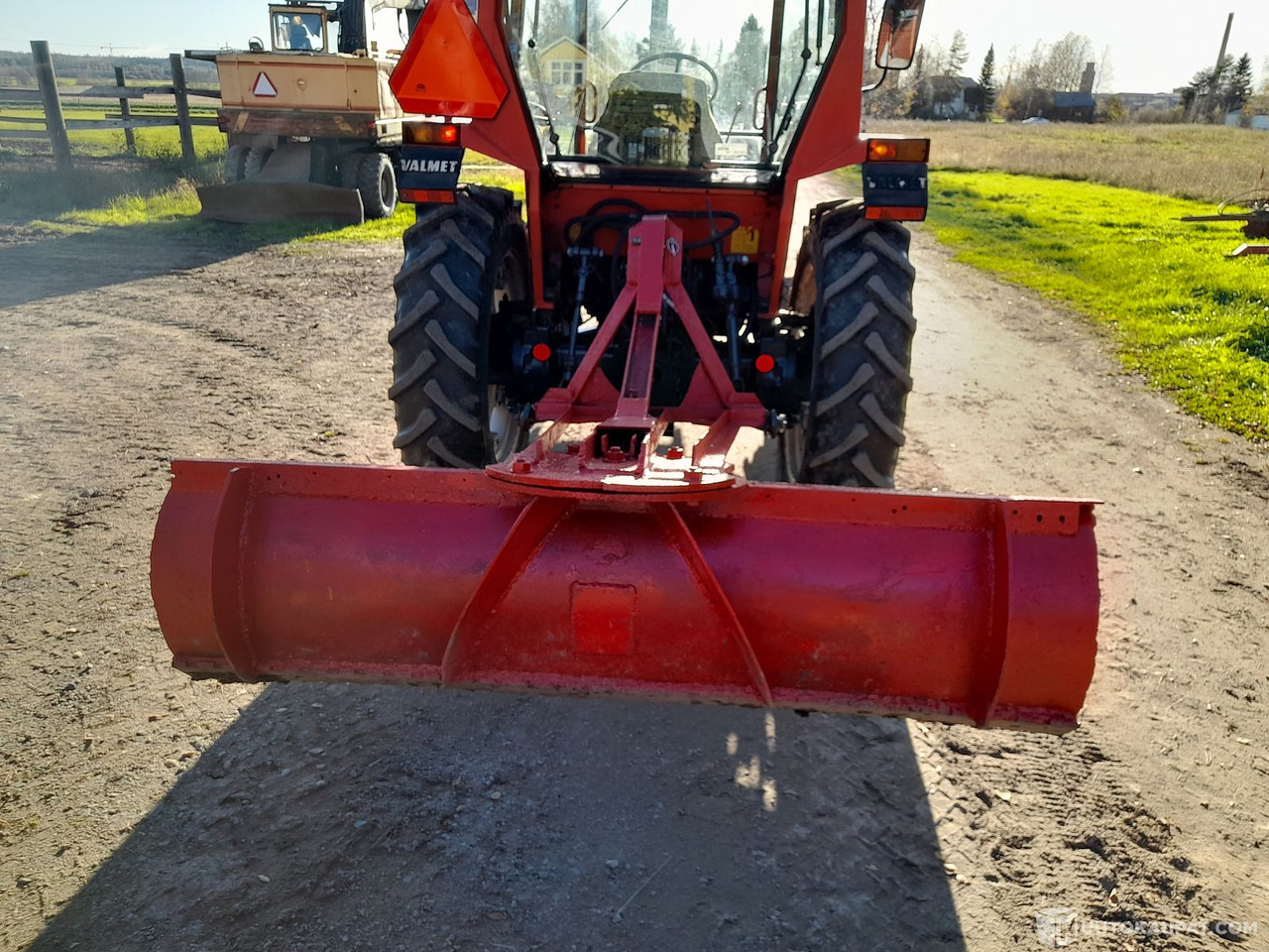 Traktor Traktori Valmet 504 1984 etukuormaajalla. Katso videot! MTK25, Forssa: slika Traktor Traktori Valmet 504 1984 etukuormaajalla. Katso videot! MTK25, Forssa