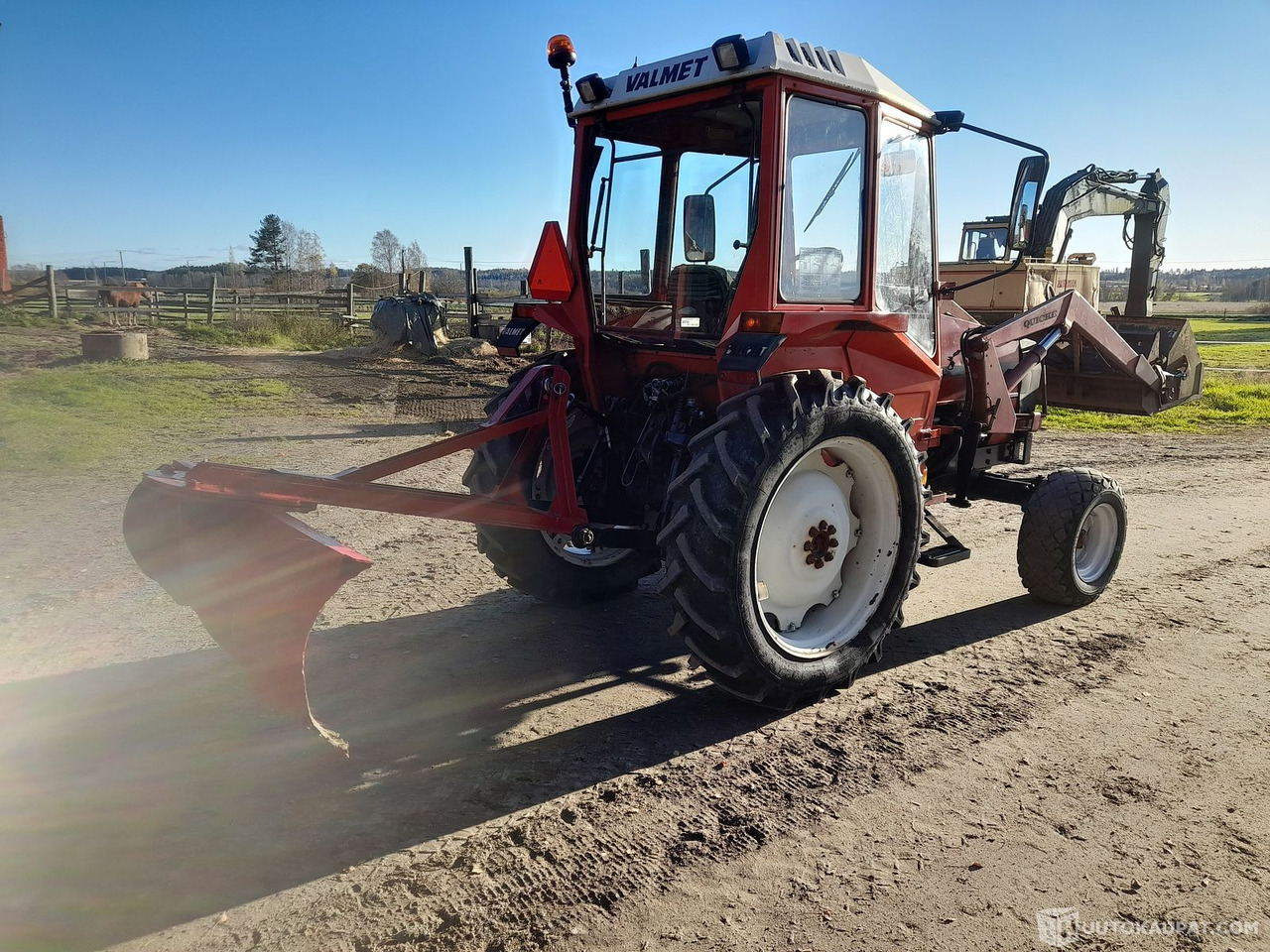 Traktor Traktori Valmet 504 1984 etukuormaajalla. Katso videot! MTK25, Forssa: slika Traktor Traktori Valmet 504 1984 etukuormaajalla. Katso videot! MTK25, Forssa